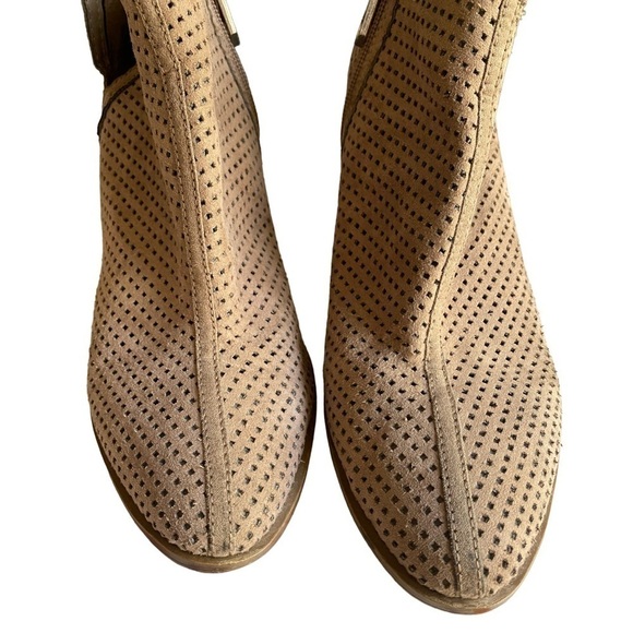 DV by Dolce vita booties size 8.5 taupe wood heel meshlike 3 in heel - Picture 3 of 9
